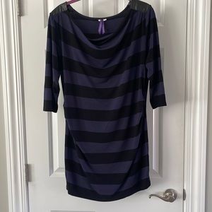 Seraphine maternity dress long sleeve shirt or dress.